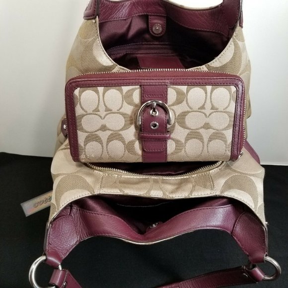 COACH Campbell Signature HOBO W/ Matching Accordion Zip Wallet - Picture 5 of 7